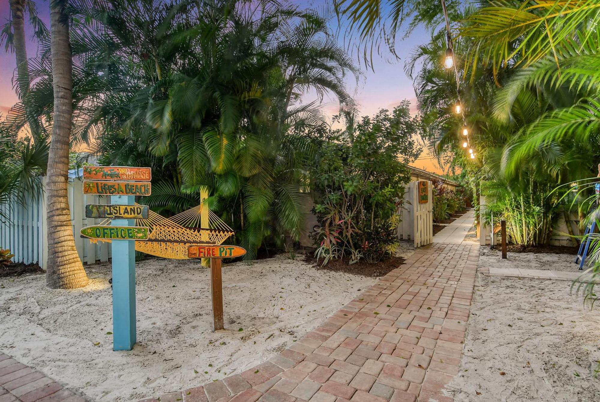 Siesta Key Palms Resort Point O'Rocks ภายนอก รูปภาพ